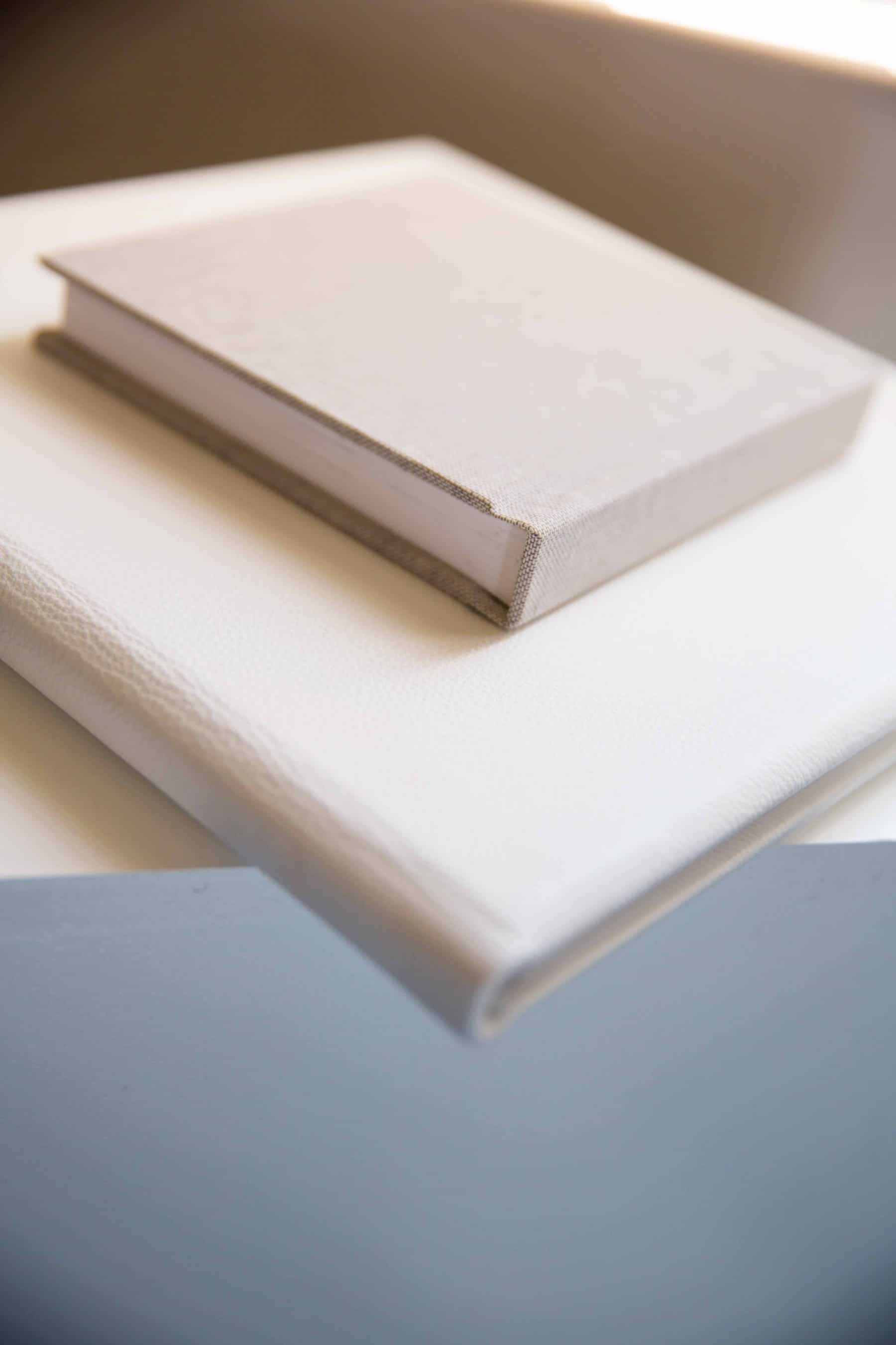 showing the different sizes of the wedding albums stock both small and large
