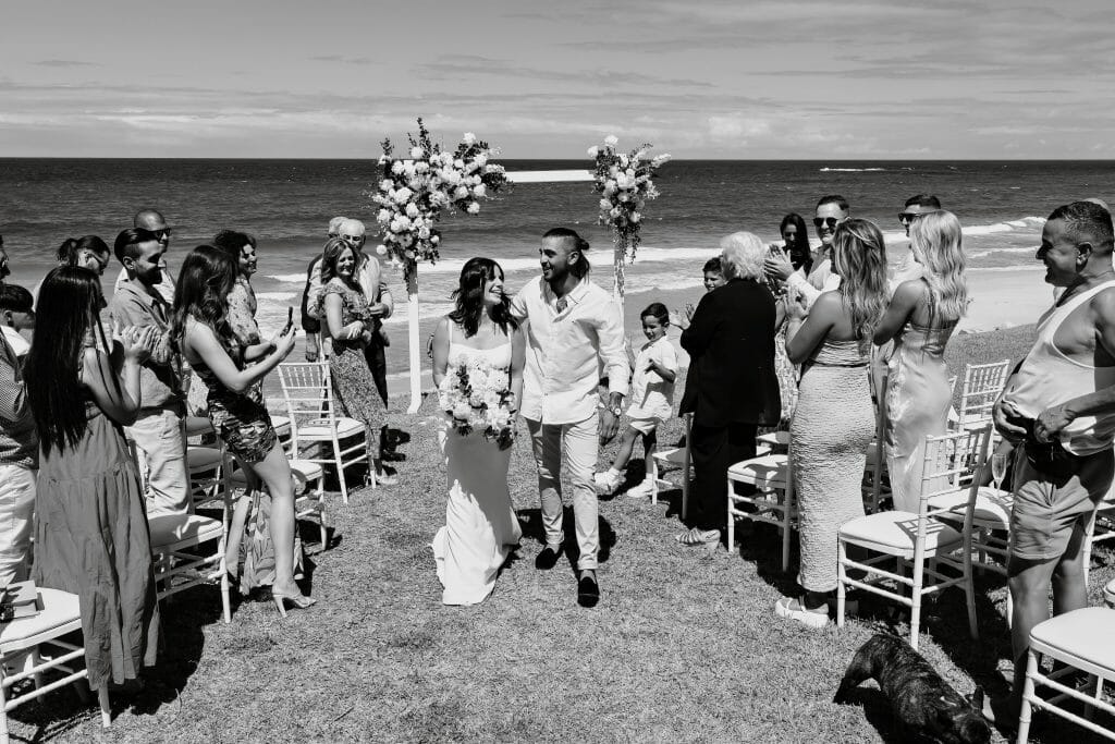 Abbey & Ryan tie the knot in the entrance north nsw